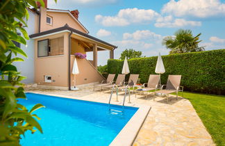 Photo 1 - Maison de 2 chambres à Tinjan avec piscine privée et terrasse