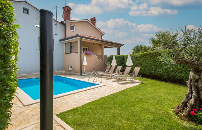 Casa de 3 quartos em Tinjan com piscina privada e jardim - Foto 15