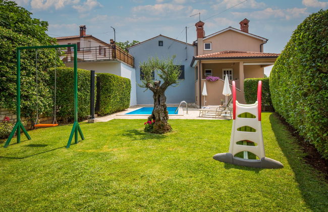Casa de 3 quartos em Tinjan com piscina privada e jardim - Foto 16