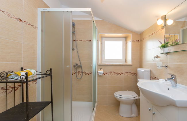 Casa de 3 quartos em Tinjan com piscina privada e jardim - Foto 12