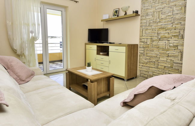 4 bedroom Apartment in Jasenice - Photo 3