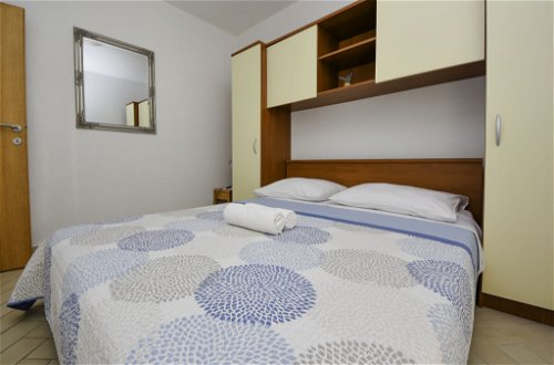 Foto 10 - Apartamento de 4 habitaciones en Jasenice con vistas al mar