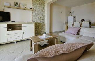 Foto 2 - Appartamento con 4 camere da letto a Jasenice con vista mare