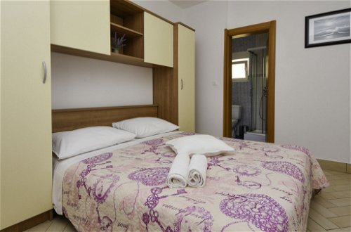 Foto 11 - Appartamento con 4 camere da letto a Jasenice con vista mare