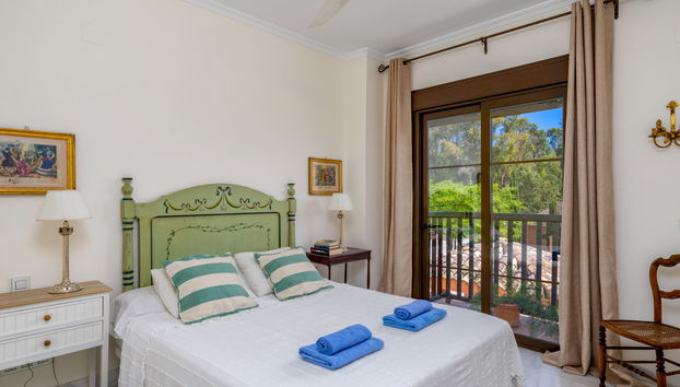 3 bedroom Apartment in Estepona with swimming pool and garden - Photo 5