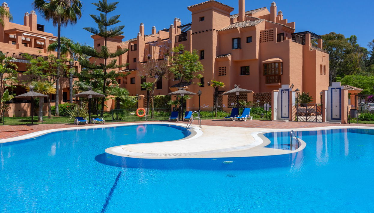 3 bedroom Apartment in Estepona with swimming pool and garden - Photo 1