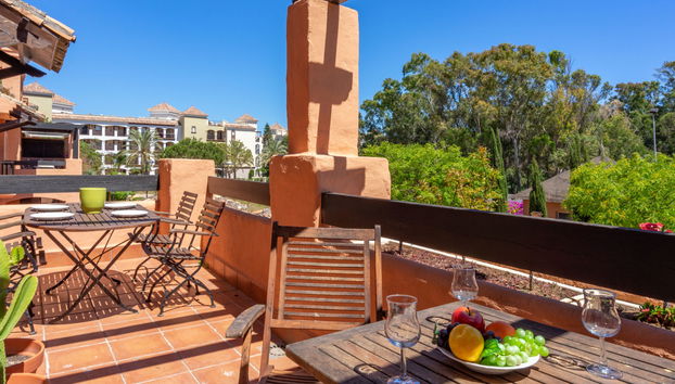 3 bedroom Apartment in Estepona with swimming pool and garden - Photo 2