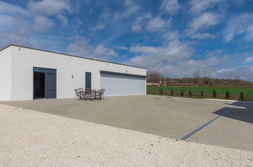 Photo 42 - Maison de 4 chambres à Barban avec piscine privée et jardin