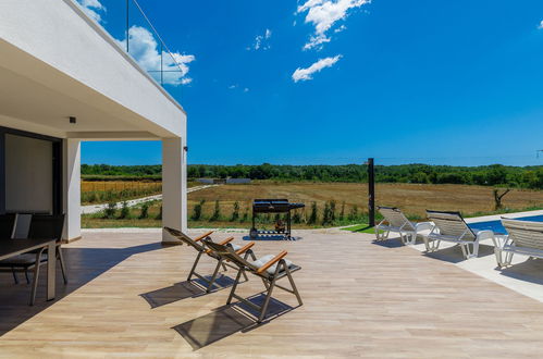 Photo 11 - Maison de 4 chambres à Barban avec piscine privée et vues à la mer