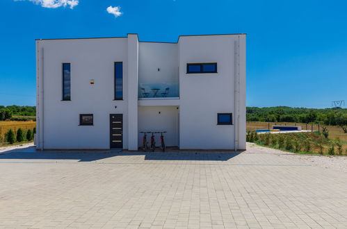 Foto 41 - Casa de 4 habitaciones en Barban con piscina privada y vistas al mar