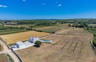 Foto 2 - Casa de 4 quartos em Barban com piscina privada e jardim