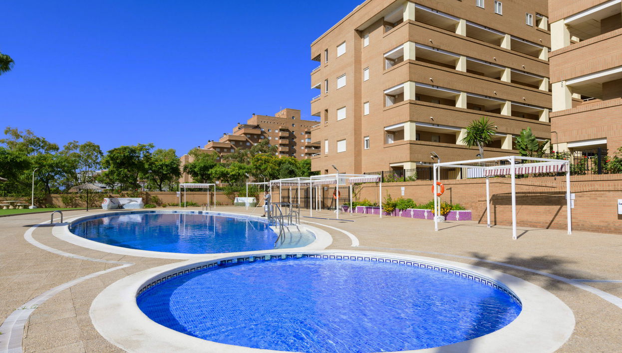 Apartamento de 3 quartos em Oropesa del Mar com piscina e jardim - Foto 1