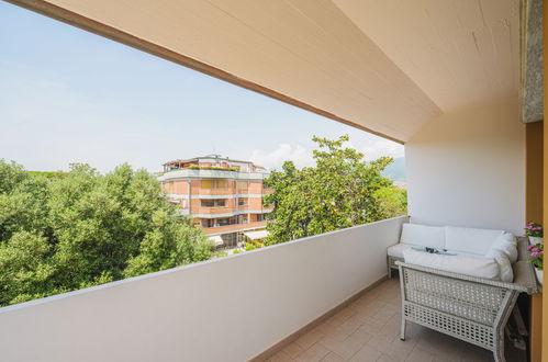 Photo 22 - Apartment in Forte dei Marmi with garden and sea view