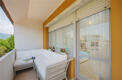 Foto 5 - Apartamento en Forte dei Marmi con jardín y vistas al mar