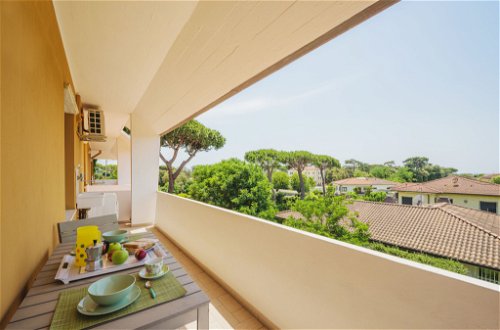 Foto 3 - Apartamento em Forte dei Marmi com jardim e vistas do mar