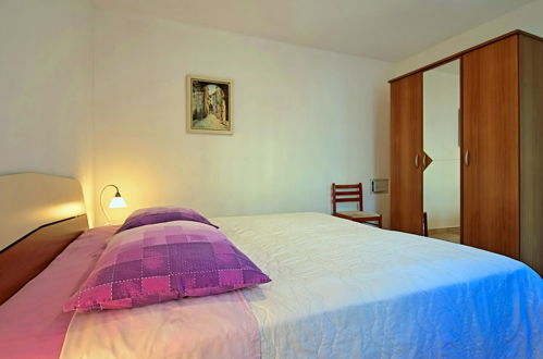 Foto 11 - Appartamento con 1 camera da letto a Poreč con giardino e vista mare