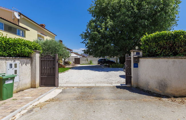 Apartamento de 2 quartos em Poreč com piscina e jardim - Foto 26