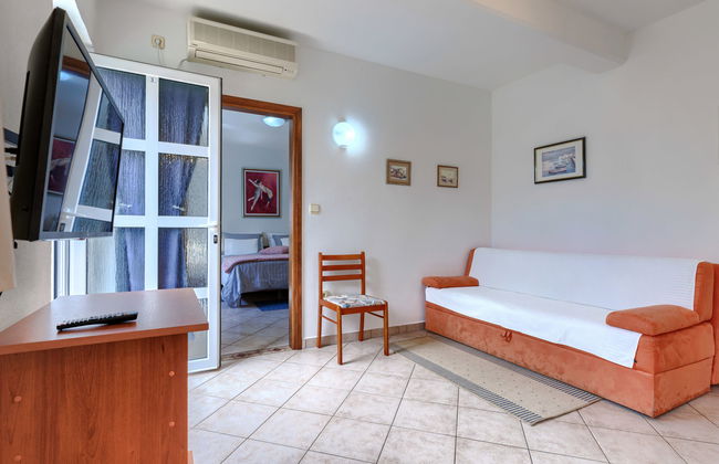 Apartamento de 2 quartos em Poreč com piscina e jardim - Foto 8