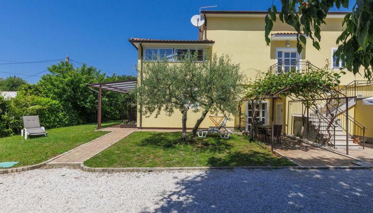 Foto 1 - Apartamento de 1 habitación en Poreč con jardín y vistas al mar