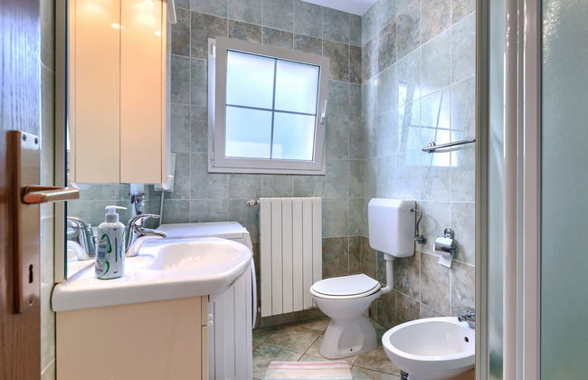Apartamento de 2 quartos em Poreč com piscina e jardim - Foto 12
