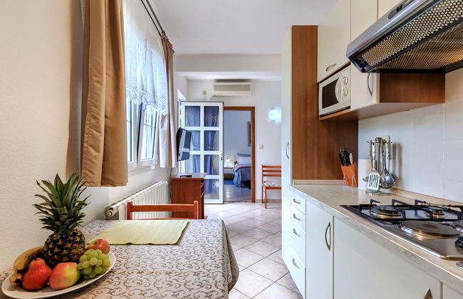 Apartamento de 2 quartos em Poreč com piscina e jardim - Foto 10