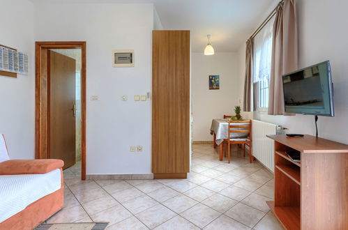 Photo 18 - 1 bedroom Apartment in Poreč with swimming pool and garden