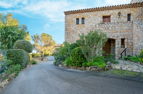 Foto 27 - Appartamento con 2 camere da letto a Fréjus con piscina e vista mare