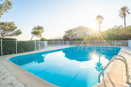 Foto 30 - Appartamento con 2 camere da letto a Fréjus con piscina e vista mare