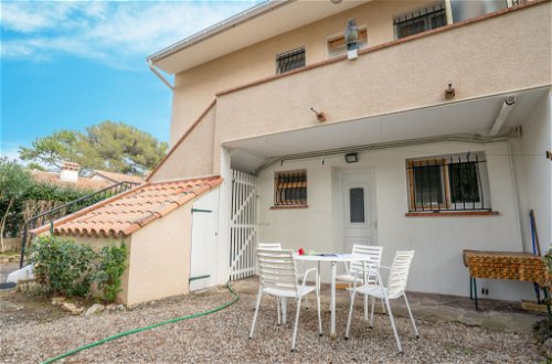 Photo 5 - 2 bedroom Apartment in Fréjus with garden and sea view