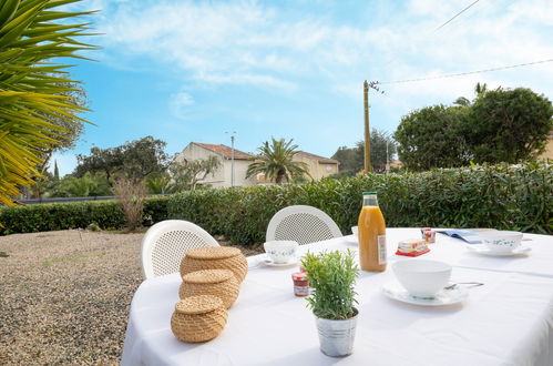 Photo 16 - Appartement de 2 chambres à Fréjus avec jardin et vues à la mer