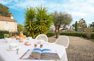 Foto 1 - Appartamento con 2 camere da letto a Fréjus con giardino e vista mare