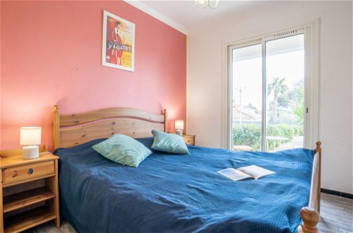 Foto 4 - Appartamento con 2 camere da letto a Fréjus con giardino e vista mare
