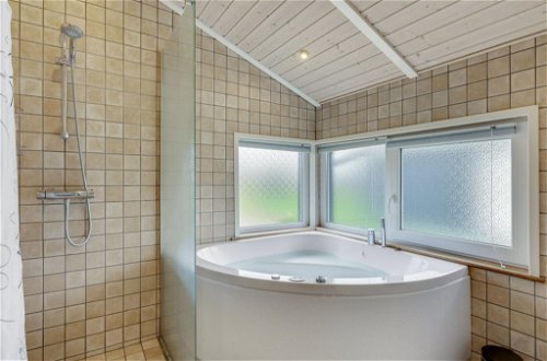Foto 16 - Casa de 4 quartos em Tarm com terraço e sauna