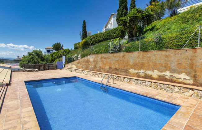 Maison de 4 chambres à l'Escala avec piscine et jardin - Photo 17