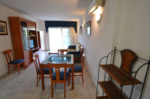 Photo 3 - 2 bedroom Apartment in Salou with swimming pool and sea view