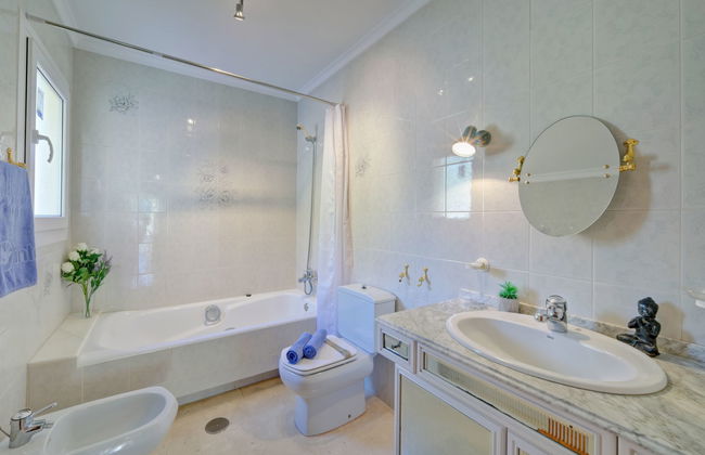 Casa de 6 quartos em Calp com piscina privada e jardim - Foto 10
