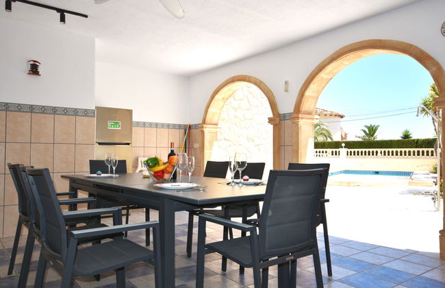 Casa de 6 quartos em Calp com piscina privada e jardim - Foto 28
