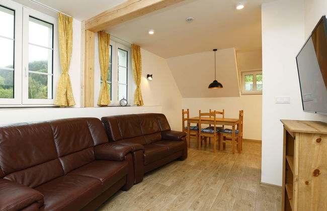 Apartamento de 3 quartos em Desná com jardim e banheira de hidromassagem - Foto 3