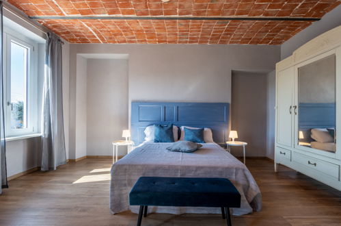 Foto 14 - Apartment mit 1 Schlafzimmer in Calosso mit schwimmbad und garten