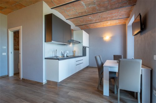 Foto 6 - Apartment mit 1 Schlafzimmer in Calosso mit schwimmbad und garten