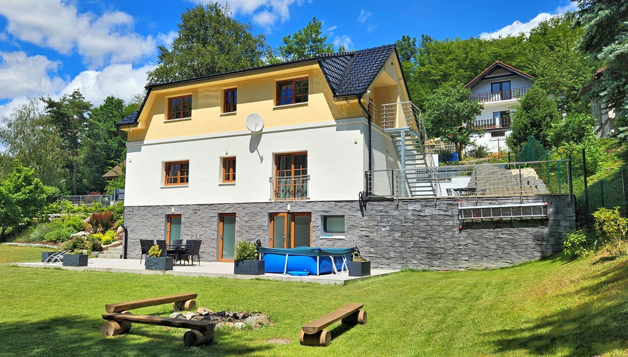 Casa con 3 camere da letto a Petrov con piscina privata e giardino - Foto 1