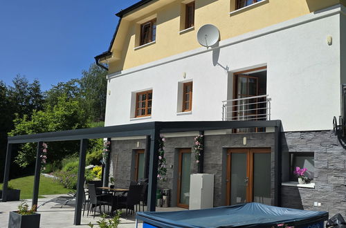 Foto 38 - Haus mit 3 Schlafzimmern in Petrov mit privater pool und garten