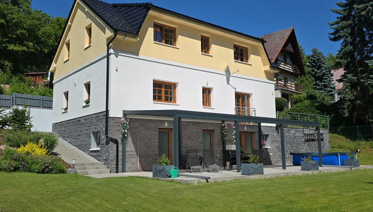 Foto 1 - Haus mit 3 Schlafzimmern in Petrov mit privater pool und garten