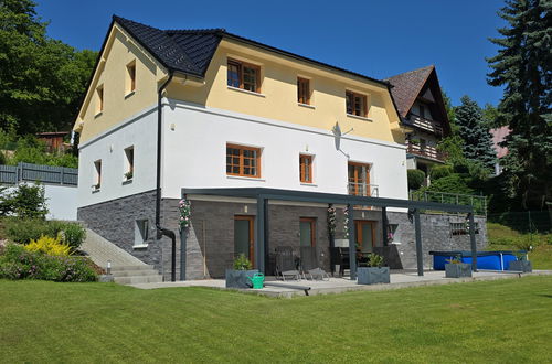 Foto 1 - Haus mit 3 Schlafzimmern in Petrov mit privater pool und garten