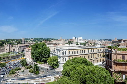 Photo 10 - Colosseum Corner