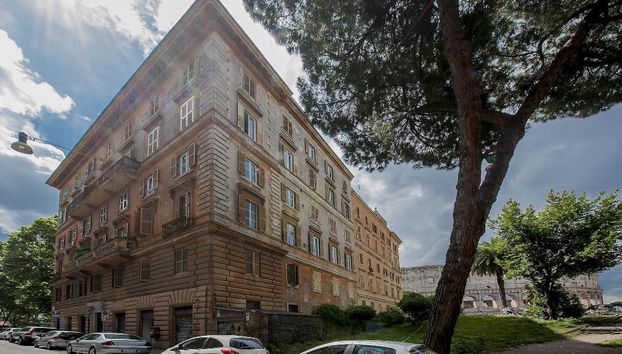 Colosseum Corner - Photo 2