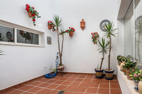 Photo 13 - 4 bedroom House in Conil de la Frontera with swimming pool and garden