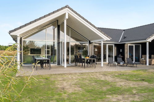 Photo 2 - Maison de 6 chambres à Løkken avec piscine privée et terrasse