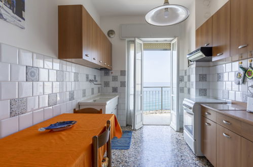 Photo 4 - Appartement de 1 chambre à Santo Stefano al Mare avec vues à la mer