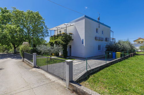 Foto 12 - Casa con 5 camere da letto a Umag con piscina privata e giardino